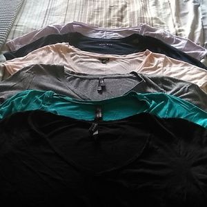 Lot of 6 v-neck t-shirts. Size 2 (18-20)